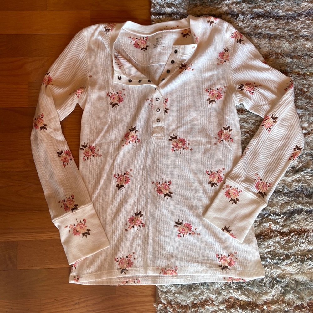 Cute floral Henley
